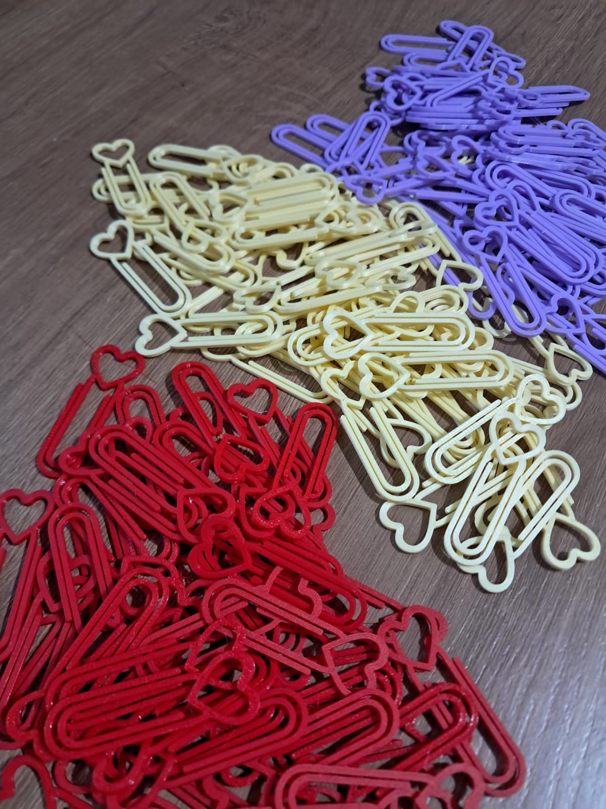 Clips de Papel em Formato de Coração 3D – Plástico, Pequeno e Decorativo - 20 Unidades - Imagem 3